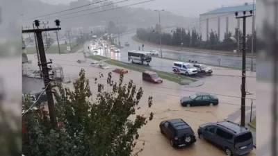 Karadeniz Ereğli’de sağanak yağış hayatı olumsuz etkiledi