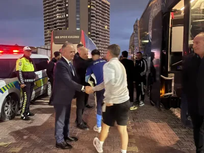 Başkan Saruhan, yağmur altında takımını uğurladı